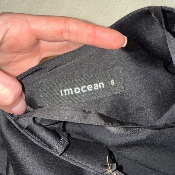 Elegant Black Midi Dress - Picture 2 of 7